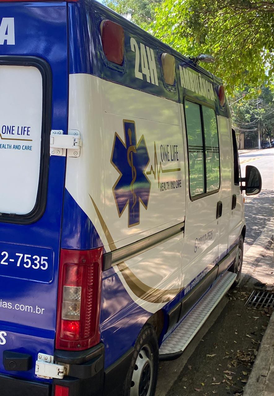 Ambulância Lateral porta.jpeg