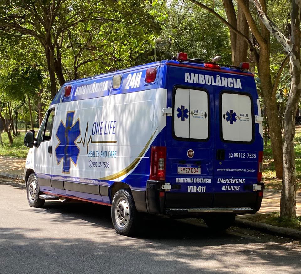Ambulância Lateral - traseira.jpeg